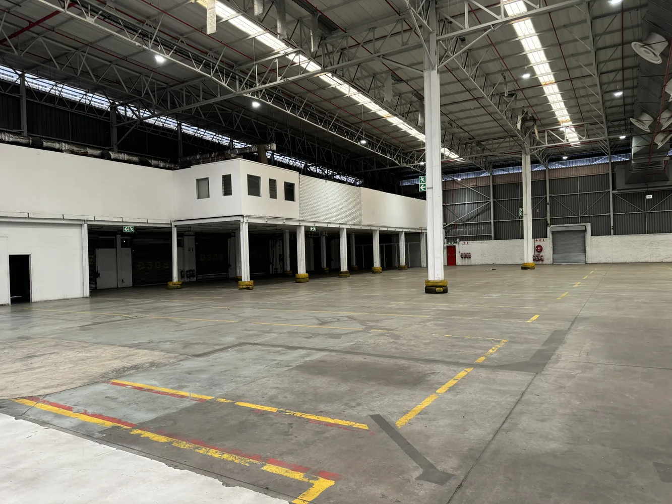 Polokwane warehouse roof and quality-control support